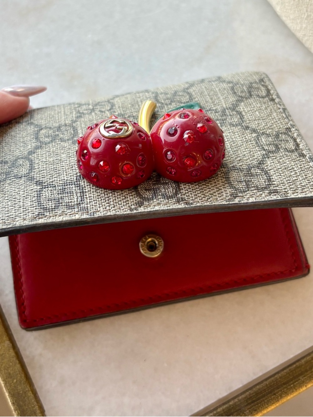 Certified Gucci Beige GG Monogram Wallet Red Cherry Accent Supreme Bifold COA - Picture 4 of 12